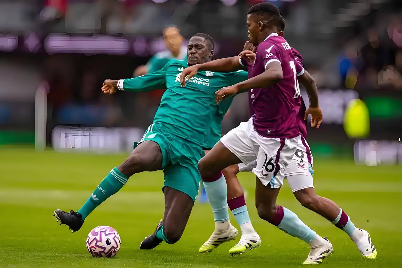 英超赛场冲突事件