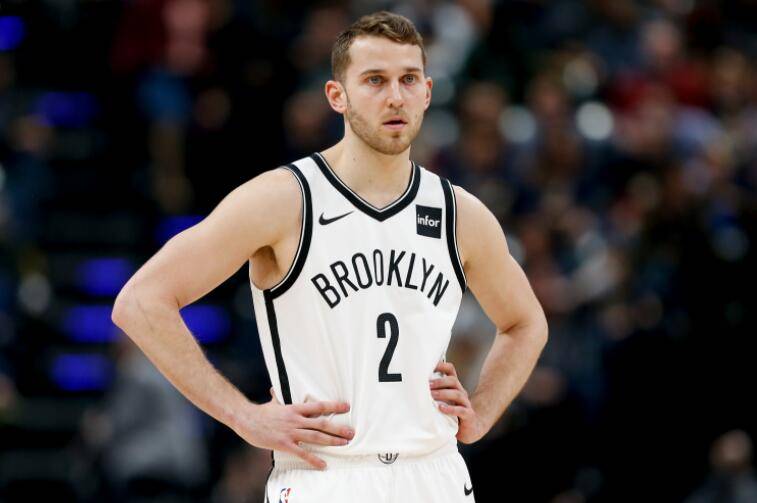 包含圣安东尼奥马刺今晚官宣签约，志在意甲名次提升，质疑声仍在，轮换策略成焦点的词条