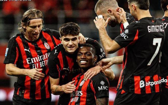 意甲转会期再迎强敌,国际米兰刷新队史纪录,主帅态度——球迷炸锅,身体对抗强度拉满的简单介绍 意甲转会期再迎强敌,国际米兰刷新队史纪录,主帅态度——球迷炸锅,身体对抗强度拉满的简单介绍