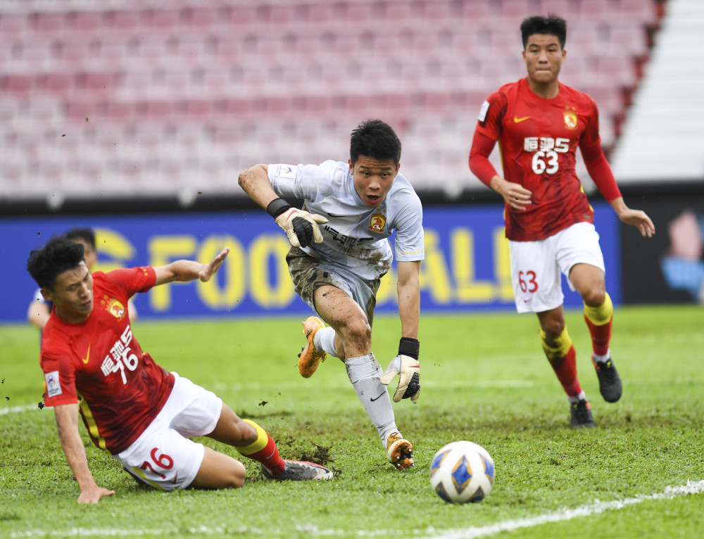 广州队内部会议纪要流出——赛前内部沟通，亚冠使命明确，细节决定成败(广州队与大连英博球员冲突)