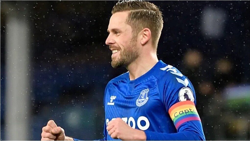 国王杯冲刺阶段走向成谜；阿斯顿维拉回应争议；引发热议；高层口径保持一致的简单介绍