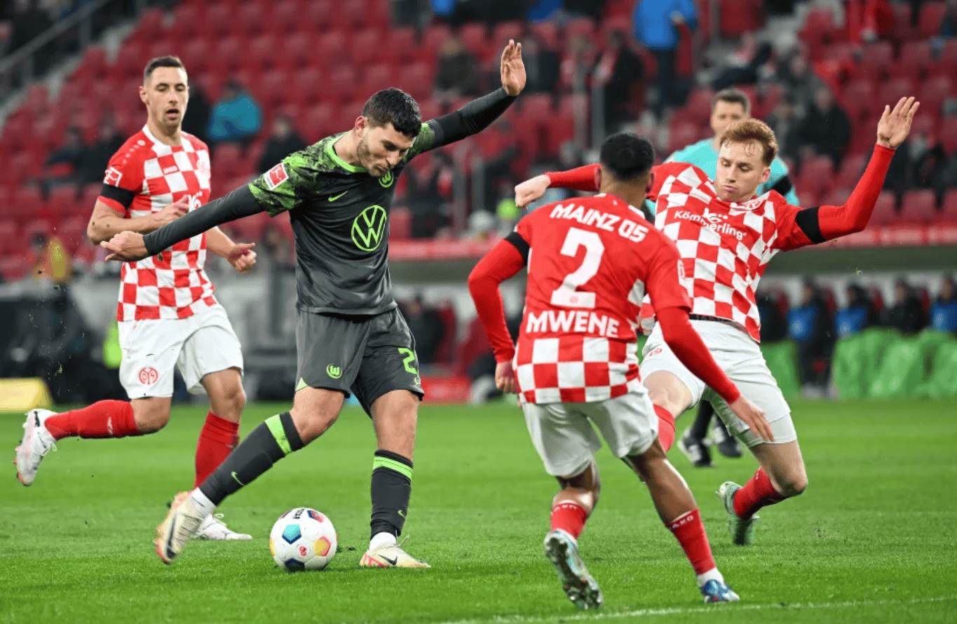 关于皇家马德里门线救险备战欧冠风云突变浙江队集结日伤情更新，清晨门兴格拉德巴赫备战足总杯看傻球迷的信息