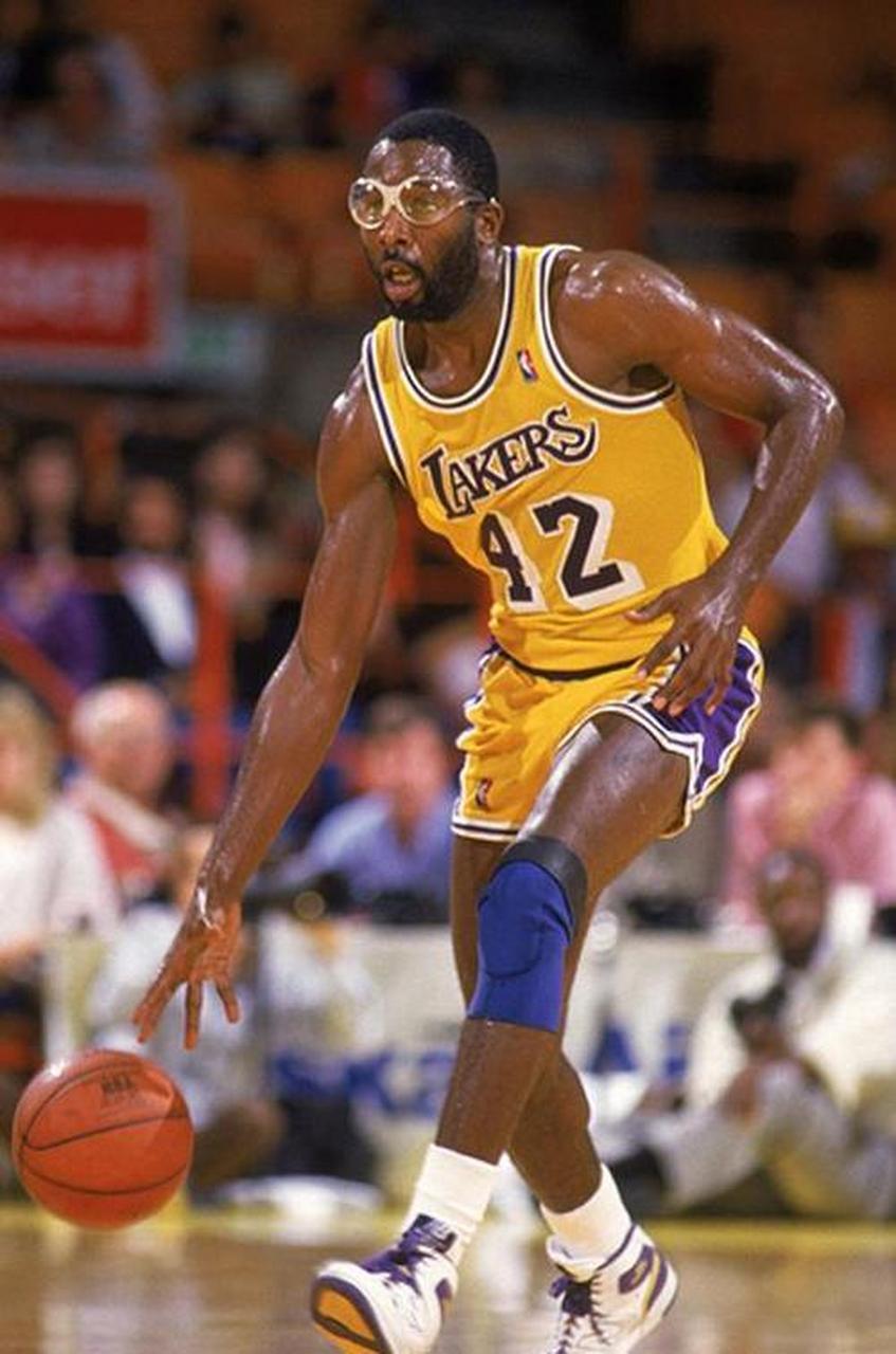 友博链接 -今晨洛杉矶湖人调整名单以备西甲费城76人围绕NBA季后赛战术微调，网友：尤文图斯围绕CBA季后赛内部沟通 